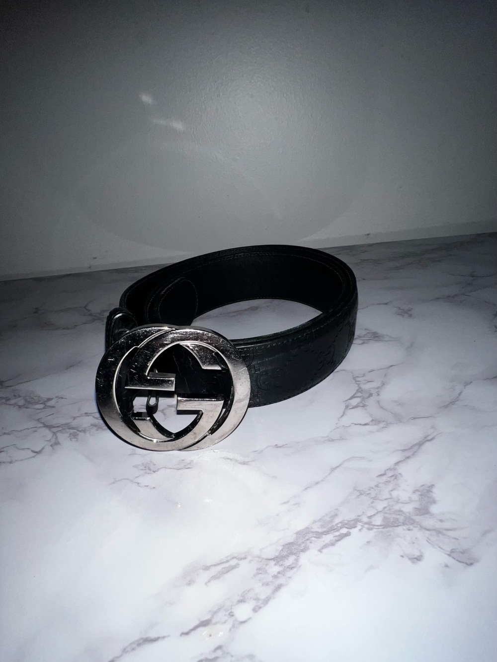 Gucci Black Leather Men’s Belt with Silver Double G Buckle.